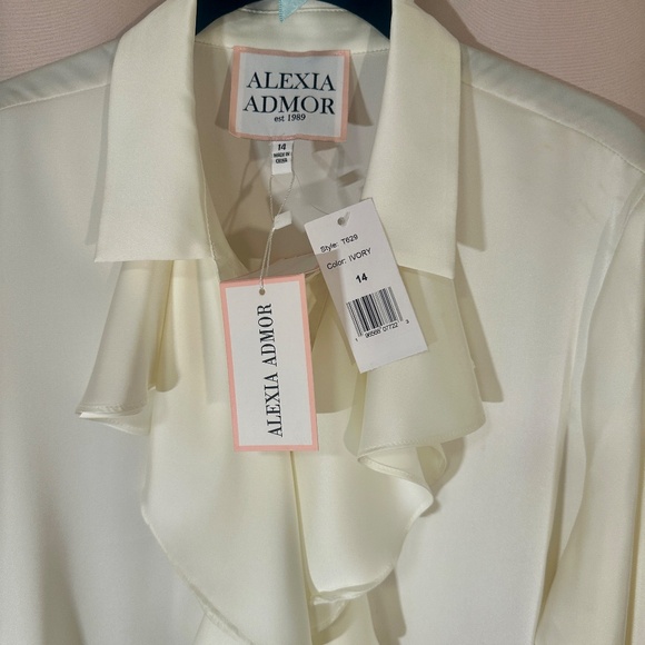 Alexia Admor Ivory Ruffle Blouse - Picture 5 of 5